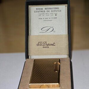 ST Dupont 1973 Beautiful lighter with the signature diamond pattern